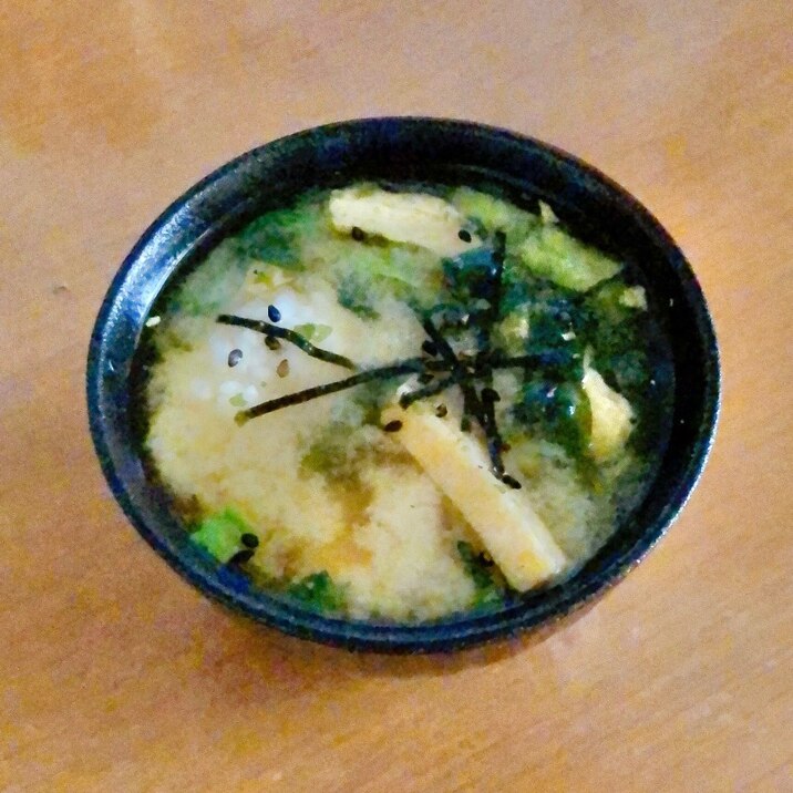 簡単⭐ほうれん草の味噌汁にトッピング